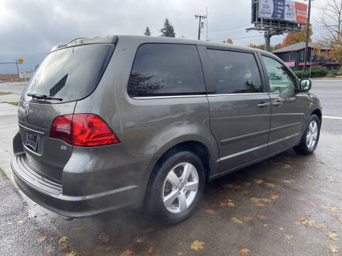 2010 Volkswagen Routan SE