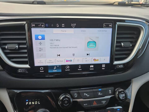 2024 Chrysler Pacifica Touring L