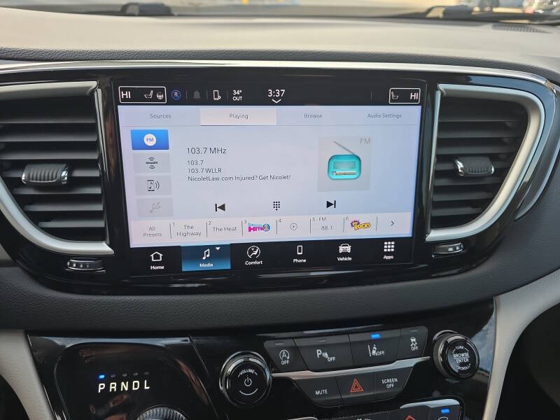 2024 Chrysler Pacifica Touring L