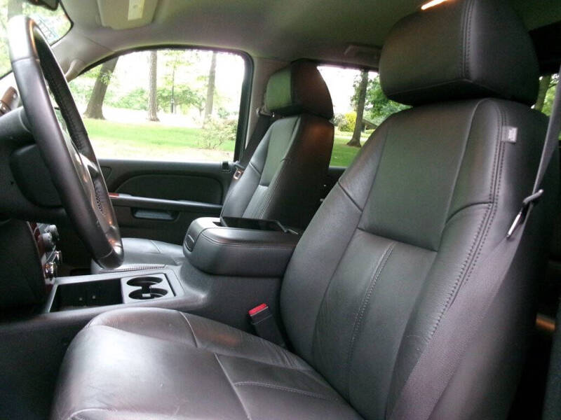 2012 Chevrolet Avalanche LS