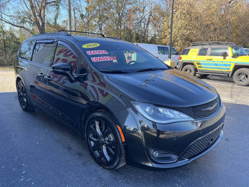 2020 Chrysler Pacifica Limited Red S
