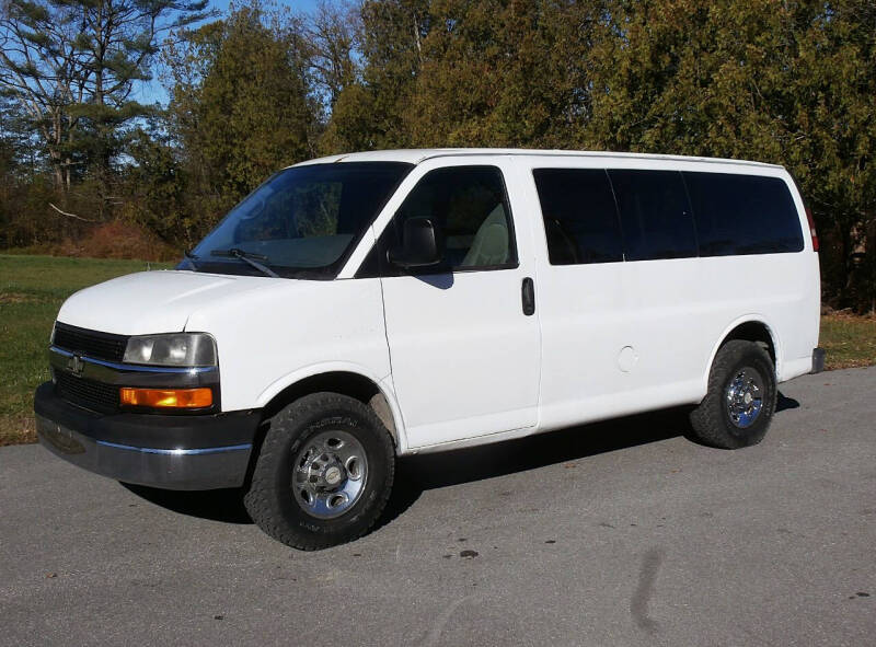 2009 Chevrolet Express LS's photo