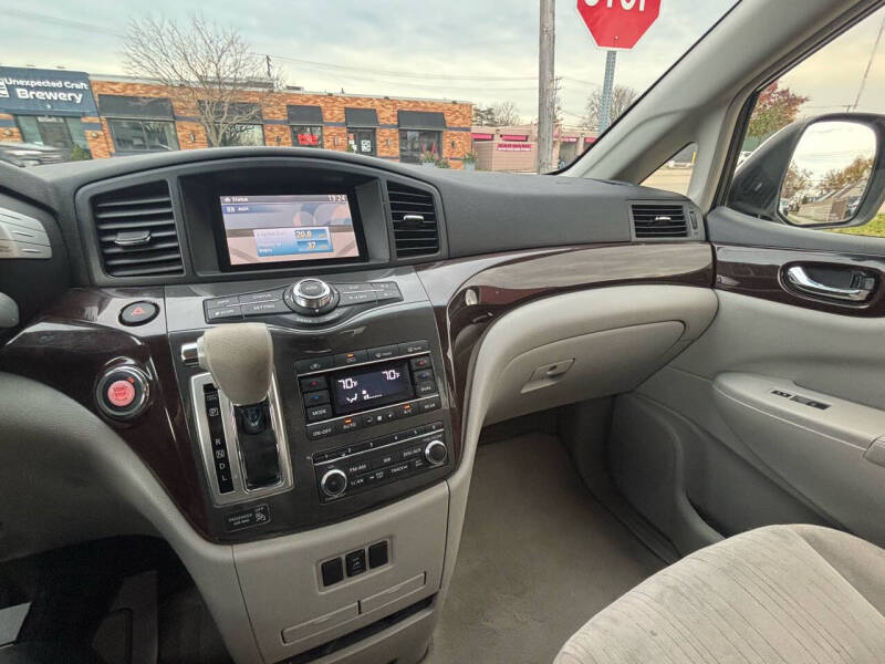 2015 Nissan Quest SV photo 27