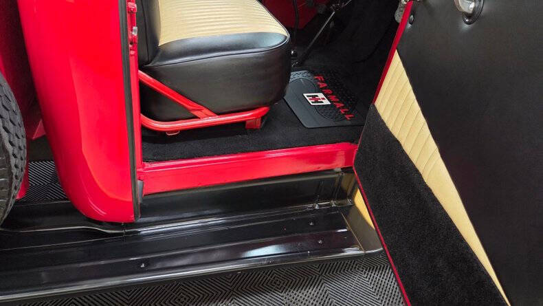 1953 International L-120 Series