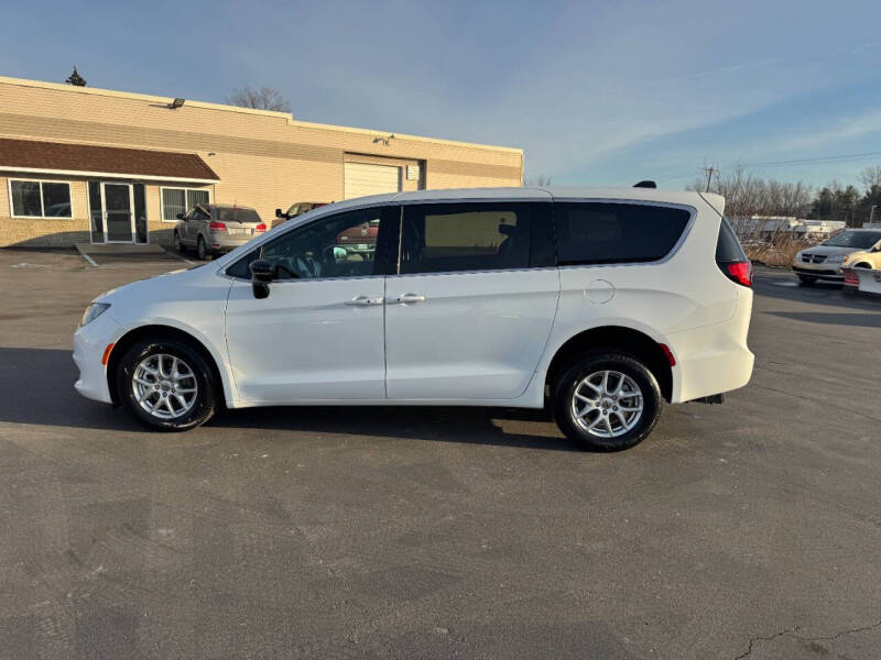2025 Chrysler Voyager LX