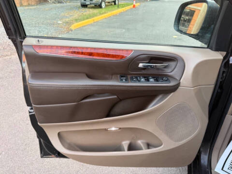 2015 Chrysler Town and Country Touring