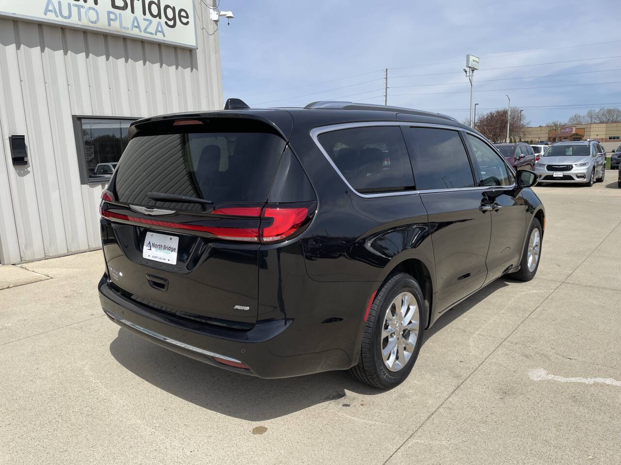 2021 Chrysler Pacifica Touring L photo 4
