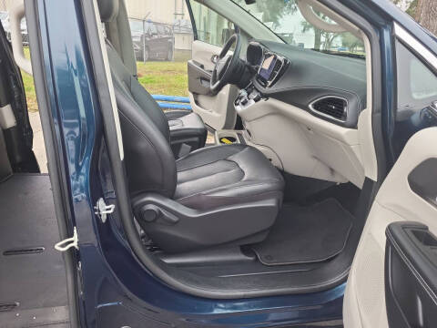 2022 Chrysler Pacifica Touring L