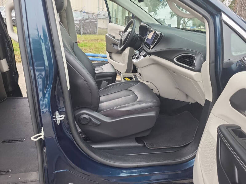 2022 Chrysler Pacifica Touring L