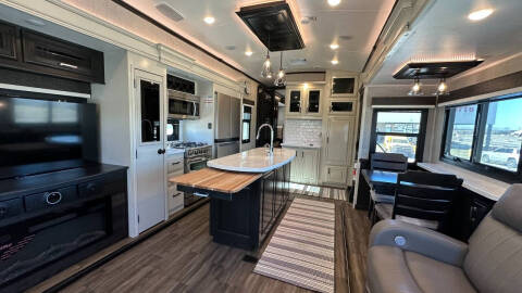 2022 Jayco Pinnacle