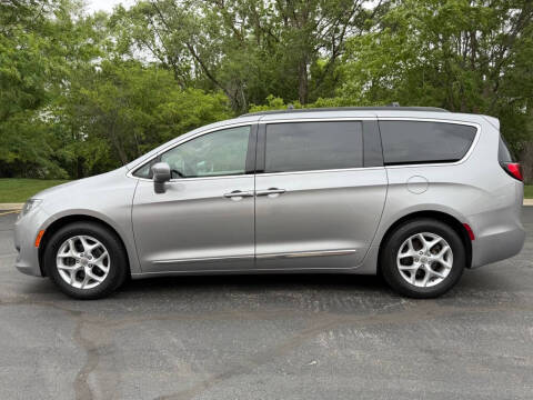 2017 Chrysler Pacifica Touring Plus