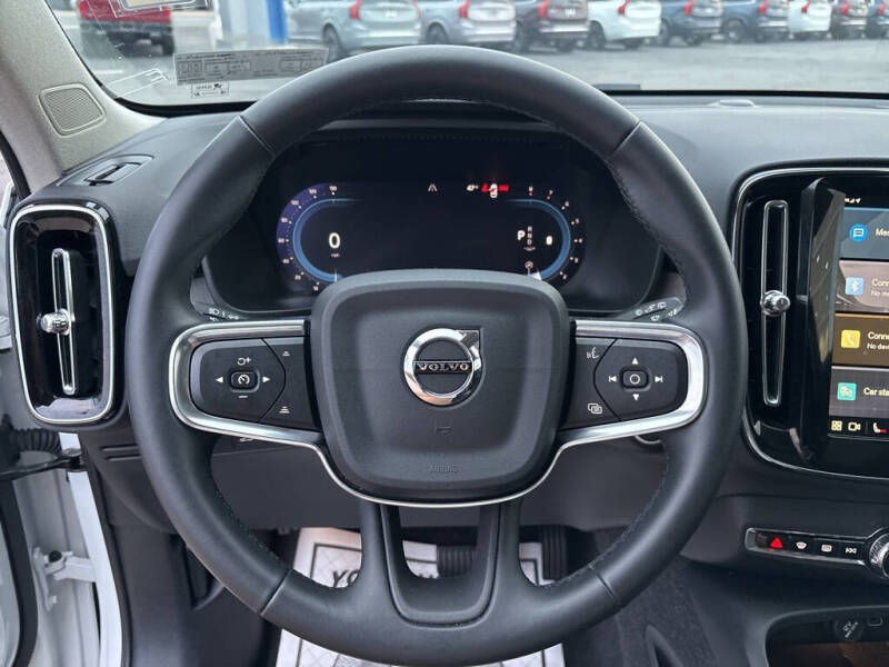2025 Volvo XC40 B5 Plus Dark Theme