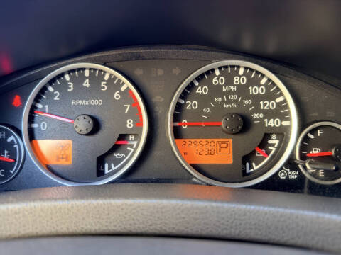 2006 Nissan Pathfinder LE