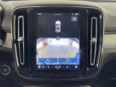 2024 Volvo XC40 B5 Plus Bright Theme