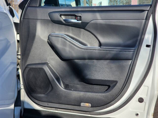 2022 Toyota Highlander Hybrid XLE