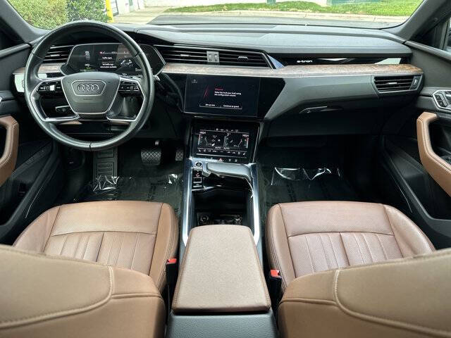 2022 Audi e-tron quattro Premium Plus