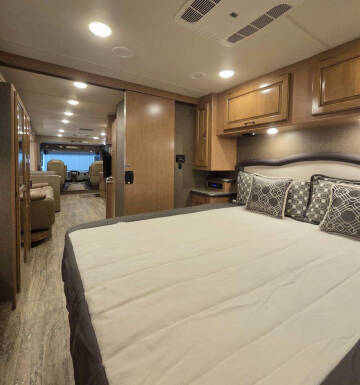 2017 Thor Motor Coach Hurricane