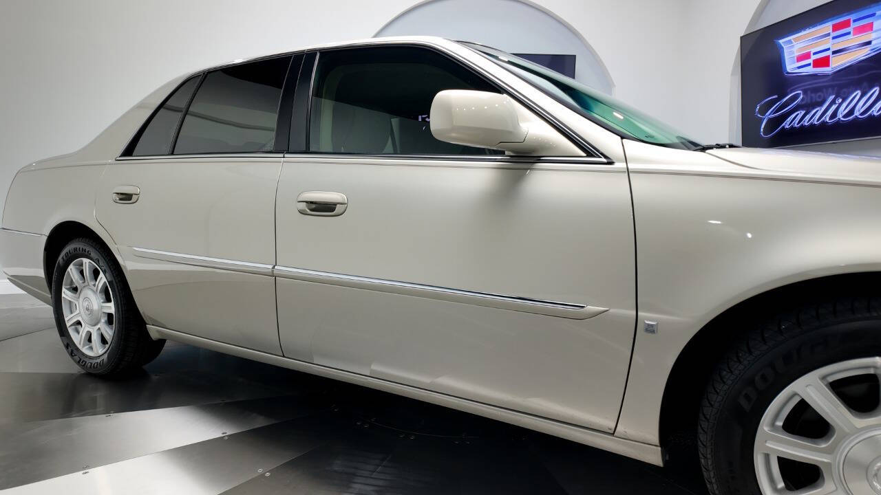 2009 Cadillac DTS 13