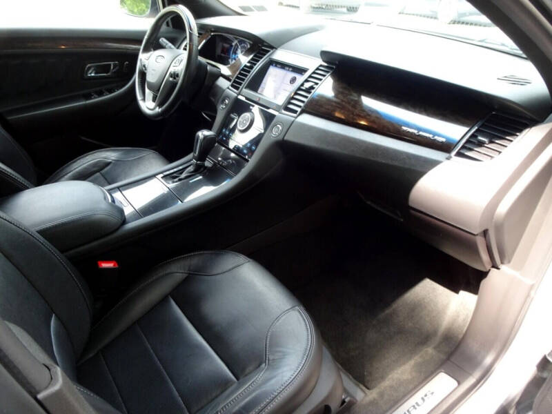 2017 Ford Taurus Limited