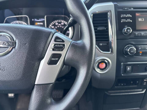 2017 Nissan Titan SV