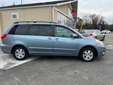 2006 Toyota Sienna for sale at A.T  Auto Group LLC in Lakewood NJ