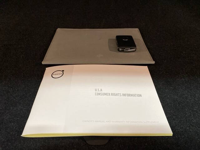 2025 Volvo XC40 B5 Plus Dark Theme