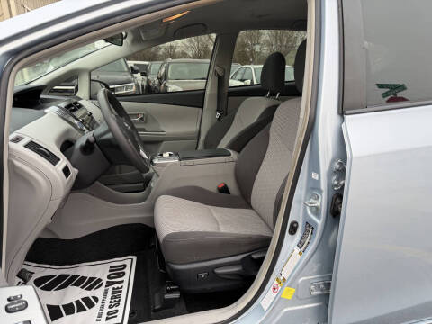 2015 Toyota Prius v Two