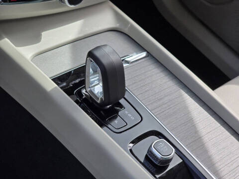 2025 Volvo XC60 B5 Plus Dark Theme