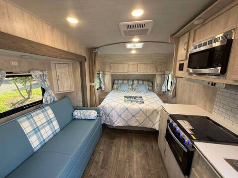 2025 Gulfstream VINTAGE CRUISER 19CSK LAURA AS