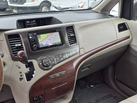 2014 Toyota Sienna XLE 8-Passenger