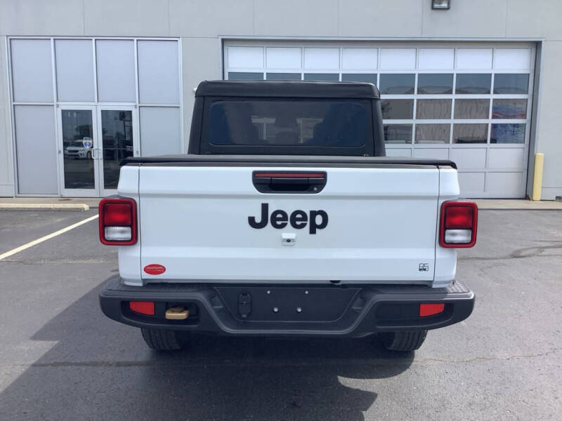 2026 Jeep Gladiator Sport