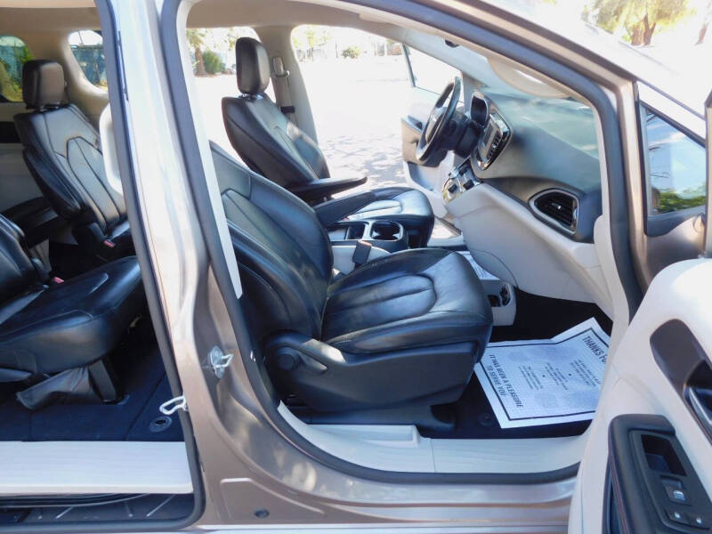 2017 Chrysler Pacifica Touring-L