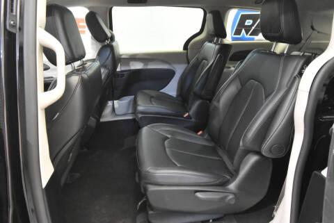 2024 Chrysler Pacifica Plug-In Hybrid Select