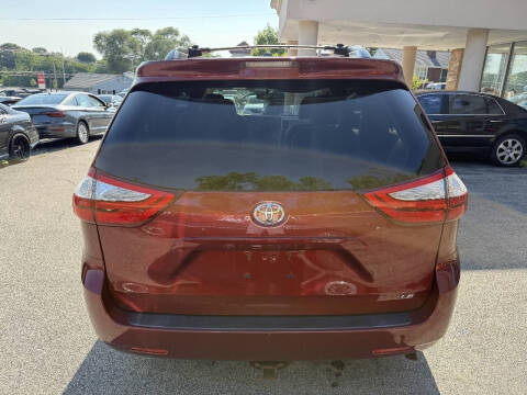 2016 Toyota Sienna LE 8-Passenger