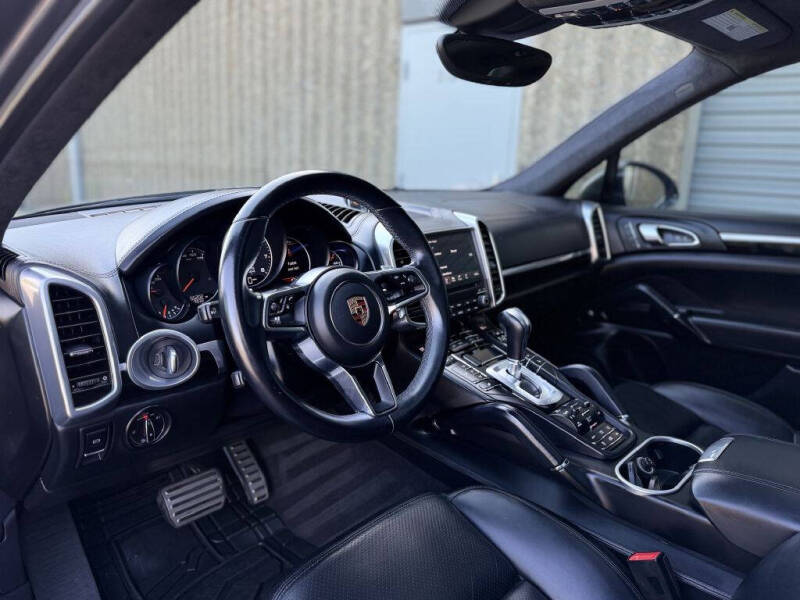 2017 Porsche Cayenne GTS