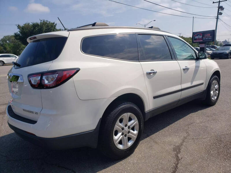 2015 Chevrolet Traverse LS photo 8