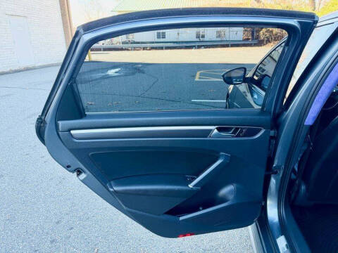 2017 Volkswagen Passat 1.8T R-Line