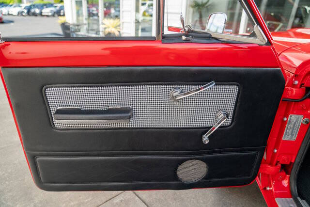 1968 Jeep Wagoneer 19