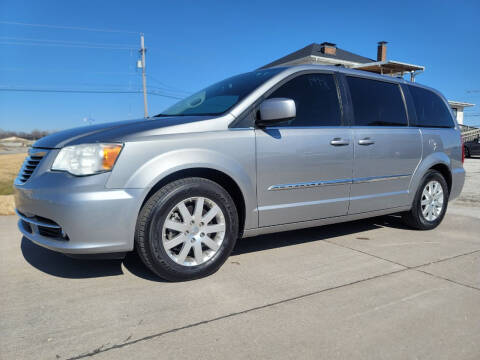 2016 Chrysler Town and Country for sale at QUAD CITIES AUTO SALES in Milan IL