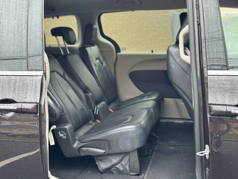 2017 Chrysler Pacifica Touring-L