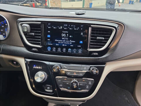 2017 Chrysler Pacifica Touring Plus