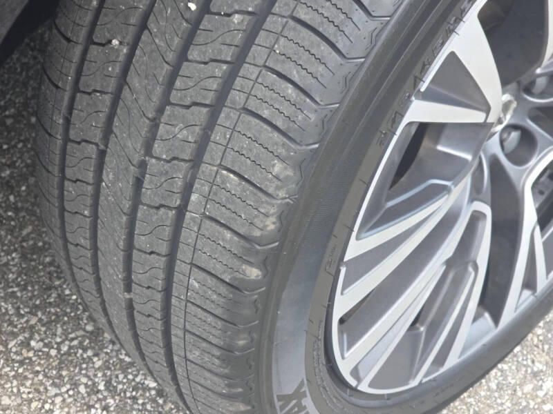 2022 Volvo XC90 T6 Momentum 6-Passenger