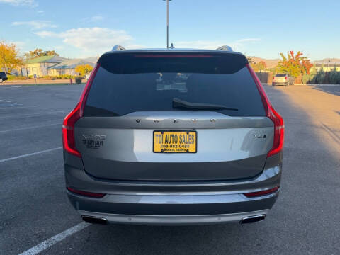 2016 Volvo XC90 T6 Momentum