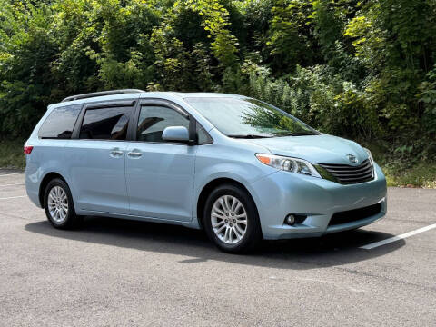 2015 Toyota Sienna XLE Premium 8-Passenger