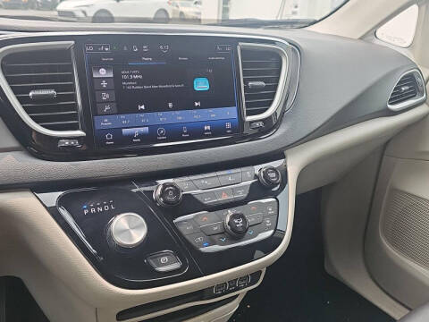 2024 Chrysler Pacifica Touring L