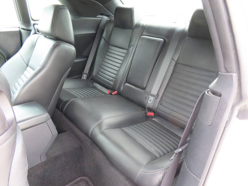 2013 Dodge Challenger SXT Plus