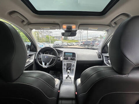 2017 Volvo XC60 T6 Dynamic