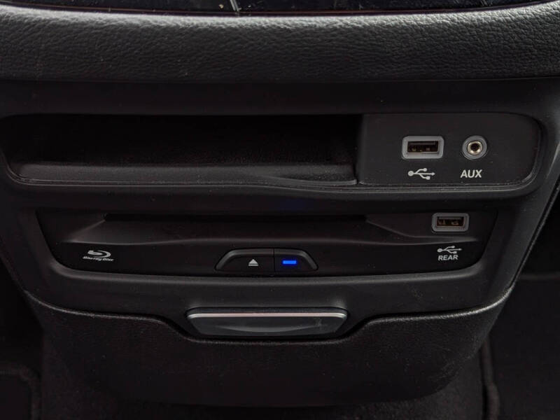 2020 Chrysler Pacifica Limited Red S