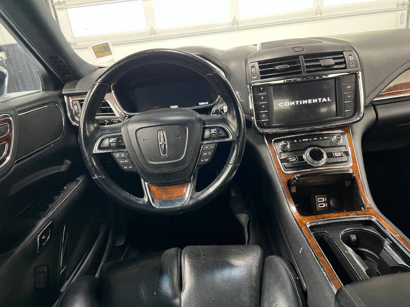 2017 Lincoln Continental Select