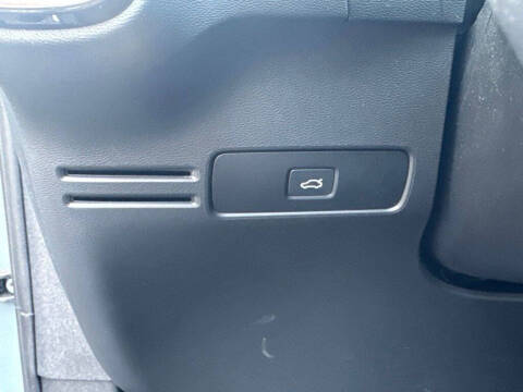 2023 Volvo XC40 B5 Plus Bright Theme
